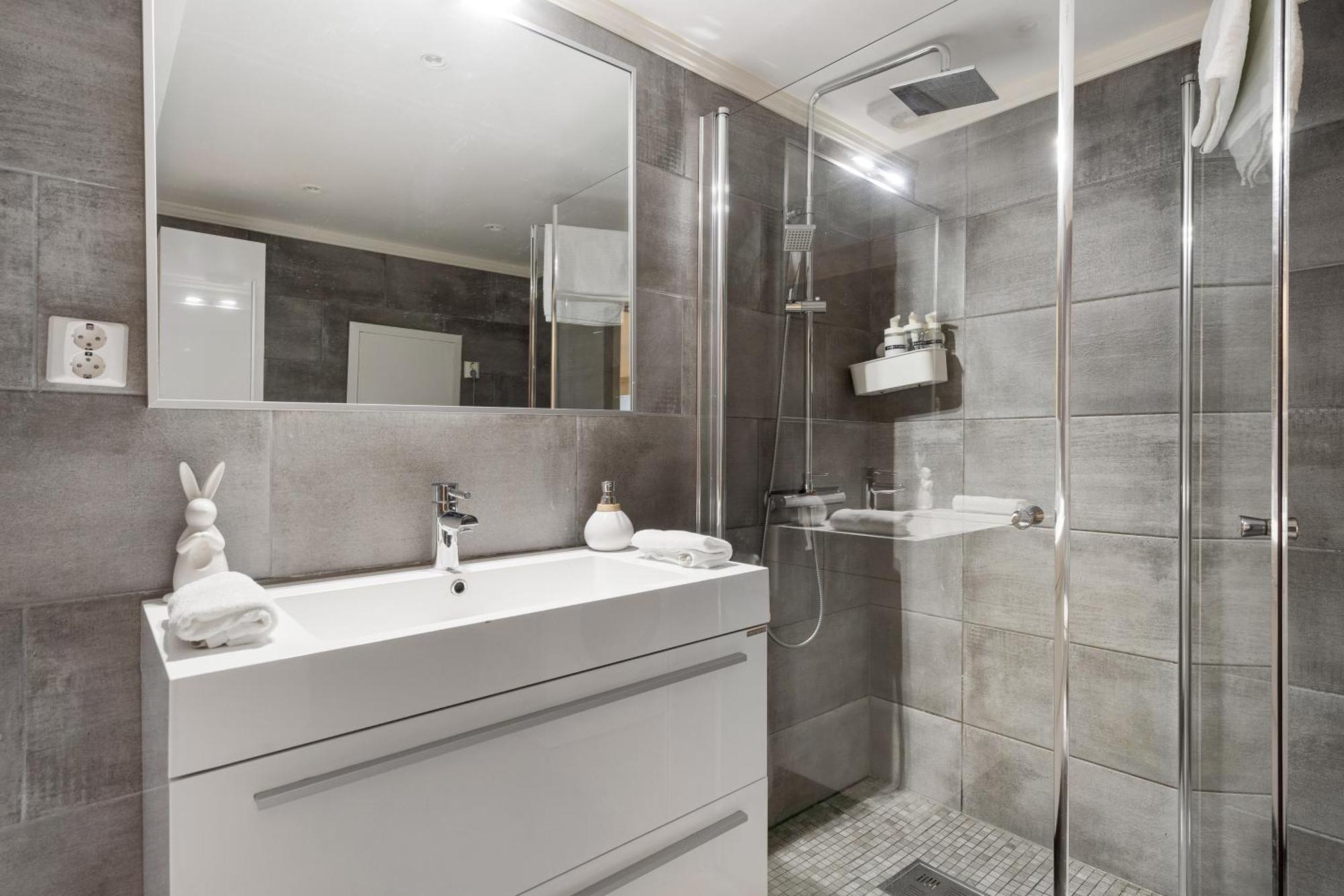 Solsiden Modern Stay: King Beds, Private Entry Trondheim Luaran gambar