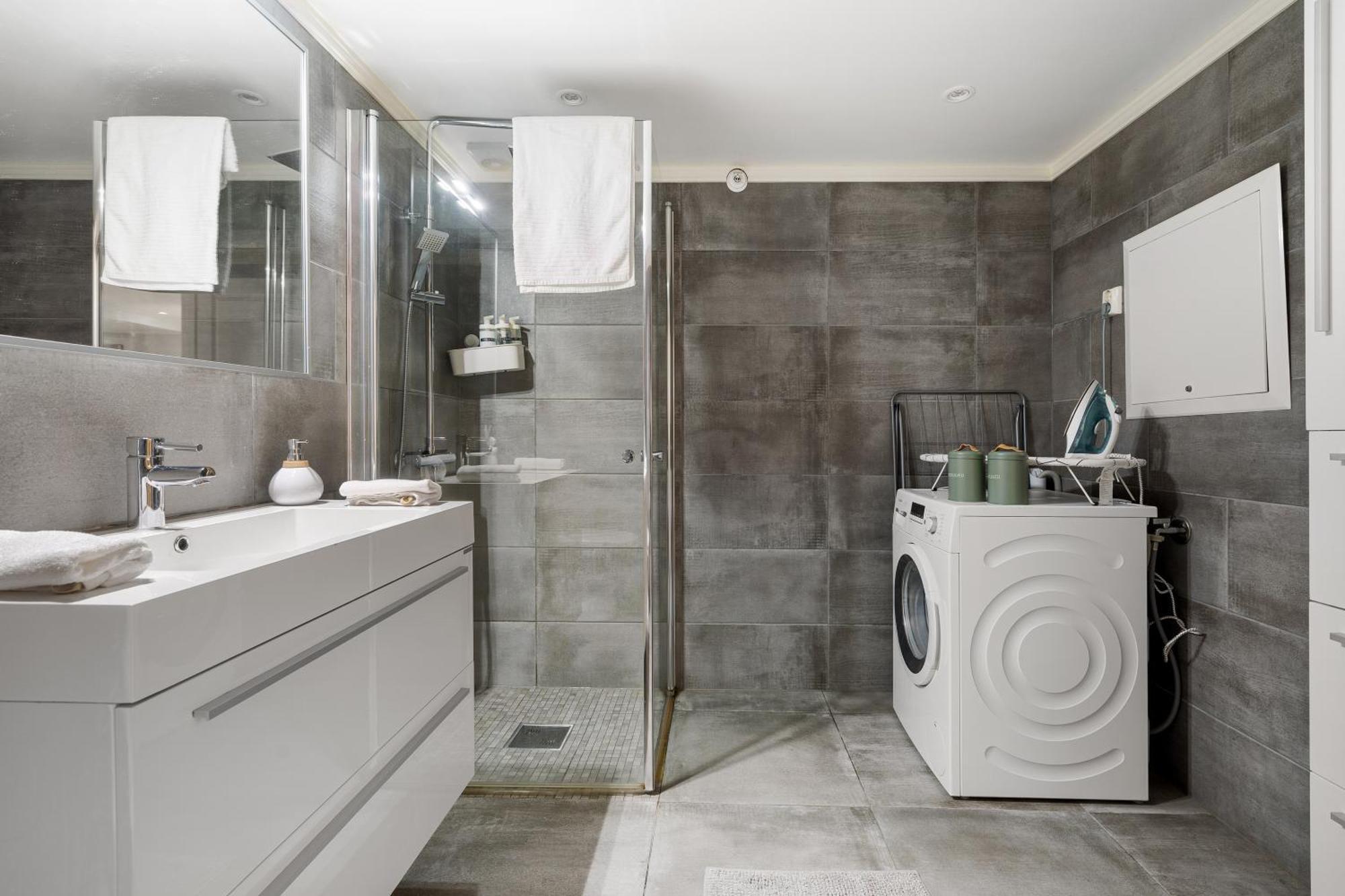 Solsiden Modern Stay: King Beds, Private Entry Trondheim Luaran gambar