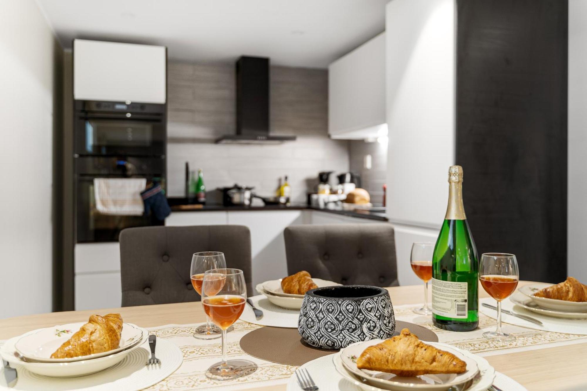 Solsiden Modern Stay: King Beds, Private Entry Trondheim Luaran gambar